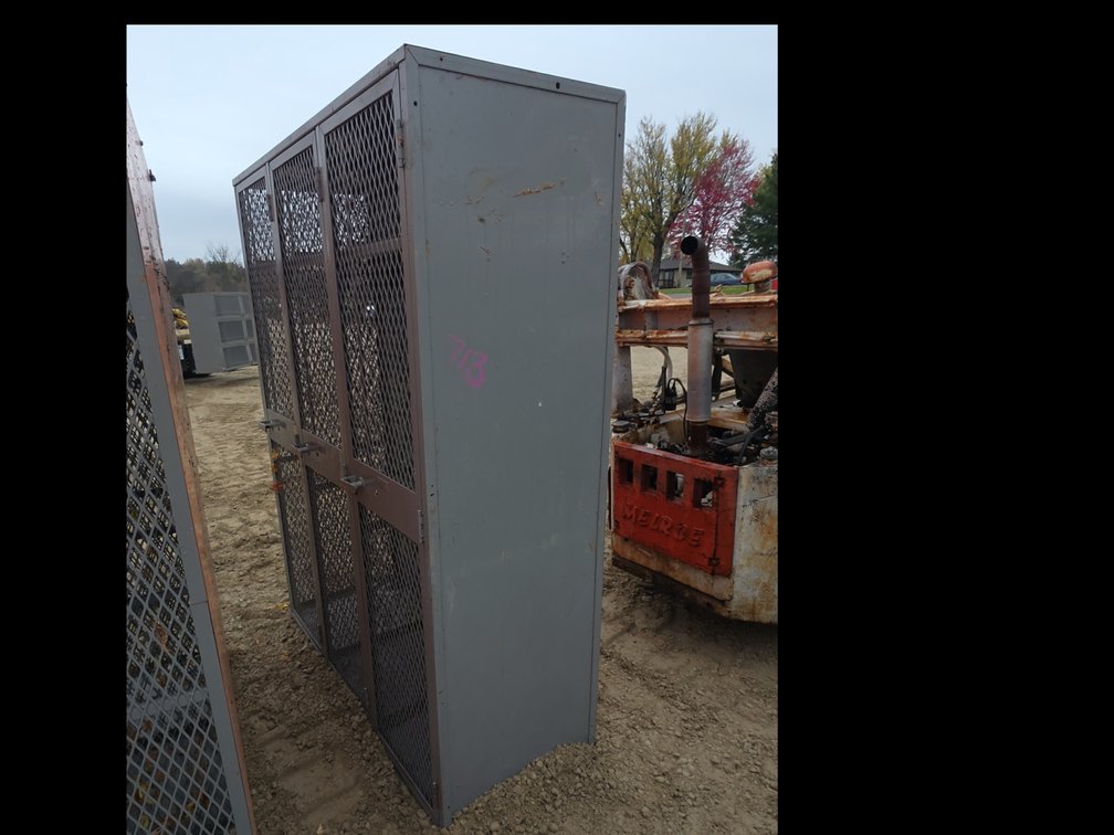 (1) HEAVY DUTY LOCKER SECTION - 3 SECTION