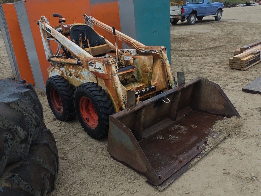 MELROE BOBCAT CLARK SKIDLOADER W/ 5' BUCKET