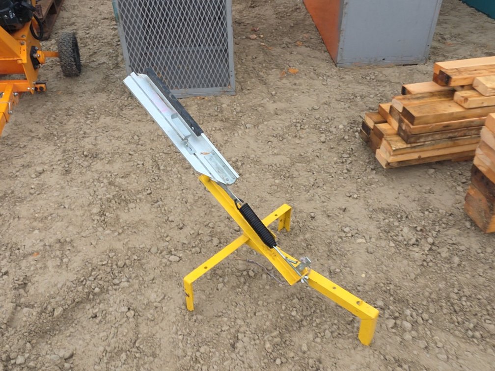 CLAY PIGEON THROWER