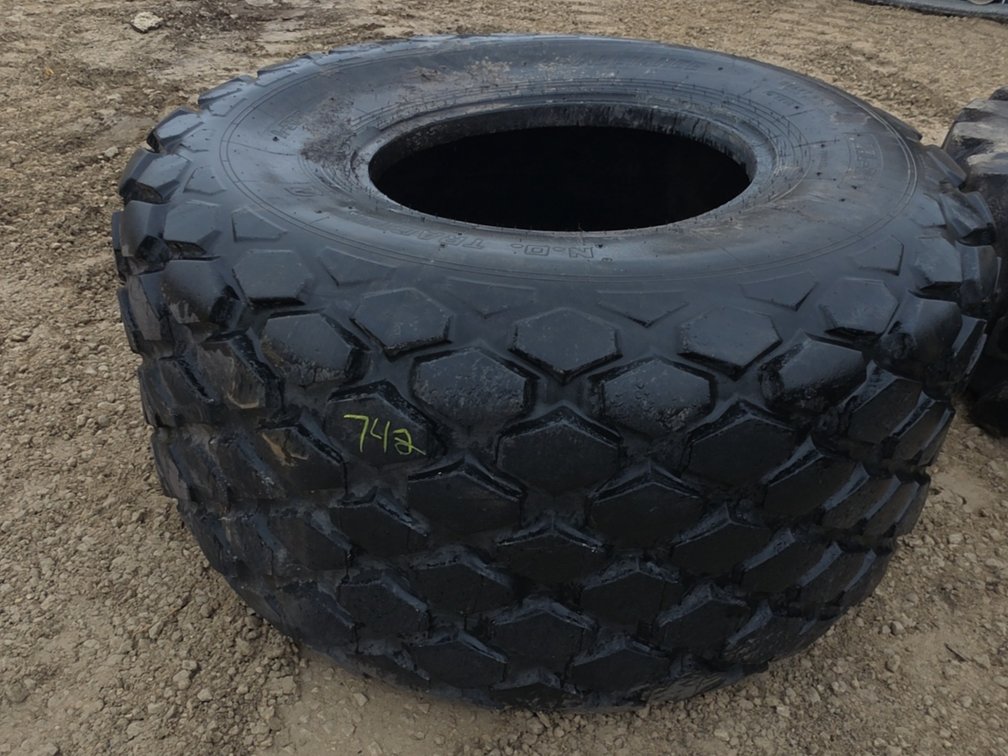 (1) 28L-26 TIRE