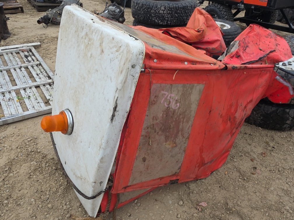 UNIVERSAL LAWN TRACTOR CAB