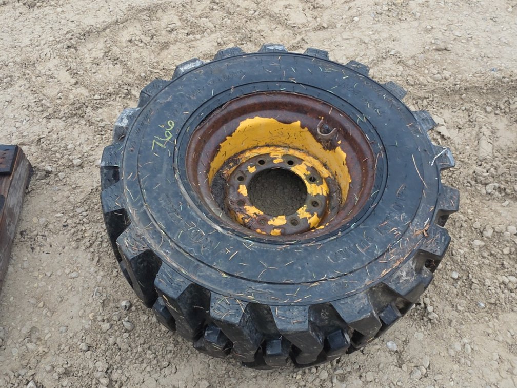 (1) BKT 12-16.5 SKIDLOADER TIRE ON RIM