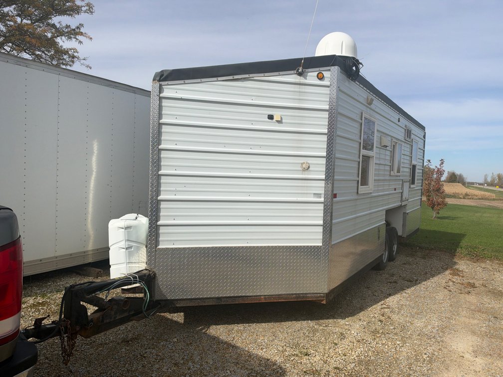 2012 20'+V X 8'W HYDRAULIC LIFT FISH HOUSE - HAS HOMEMADE TITLE