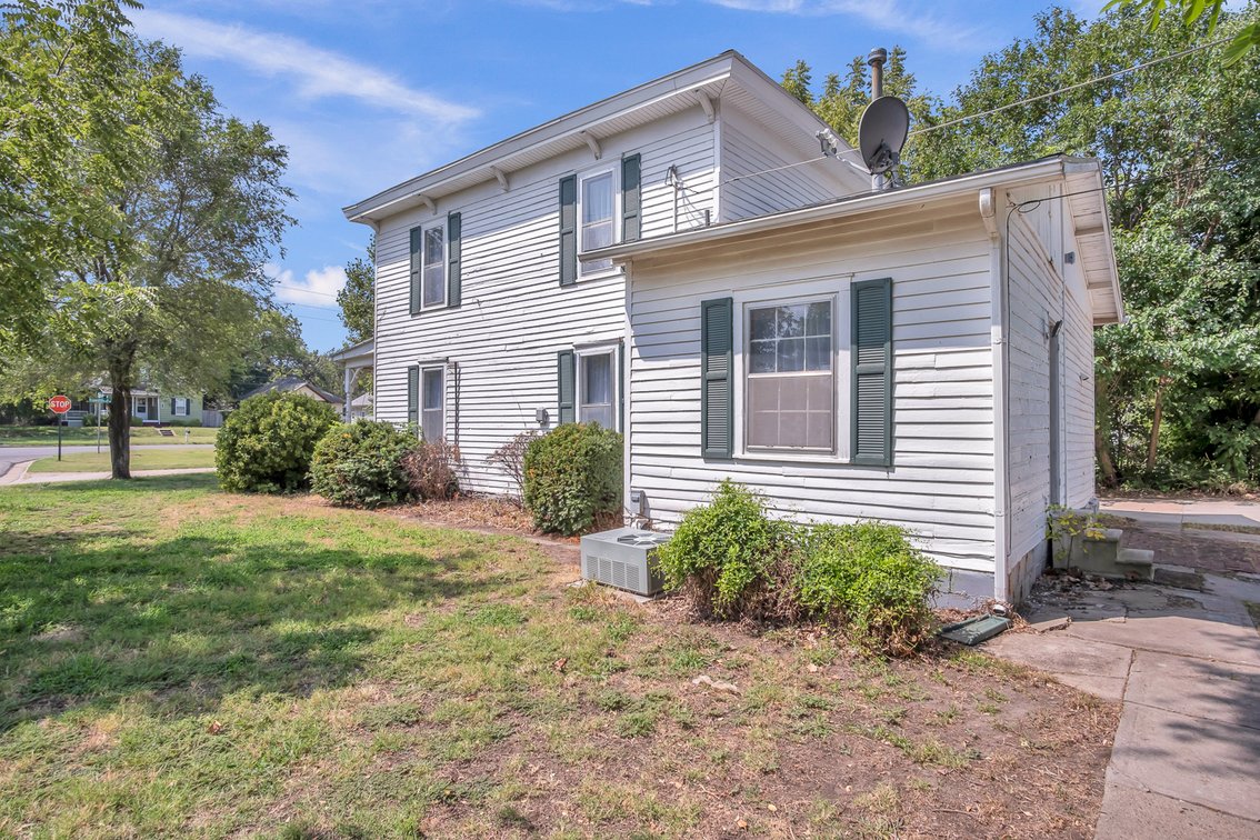 Image for 304 W 12th, Newton
