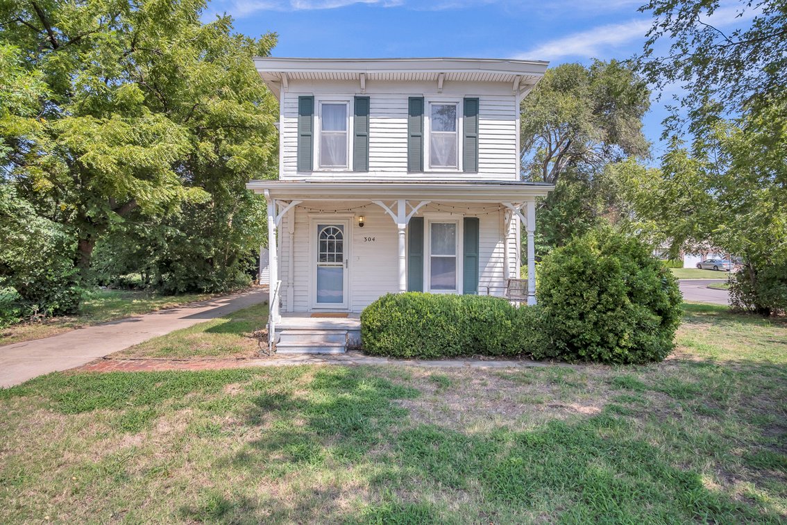 Image for 304 W 12th, Newton