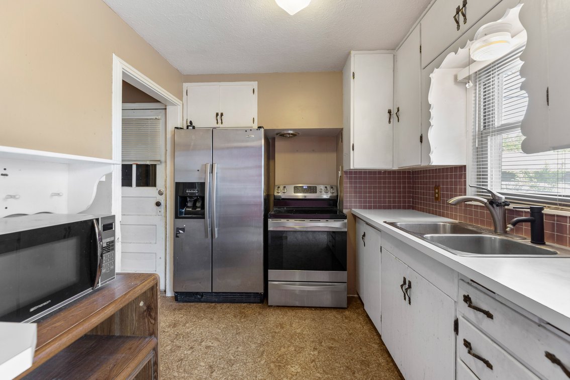 Image for 202 W 25th Ave, Hutchinson