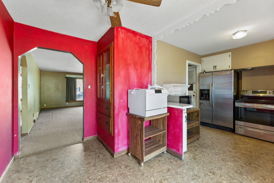 Image for 202 W 25th Ave, Hutchinson