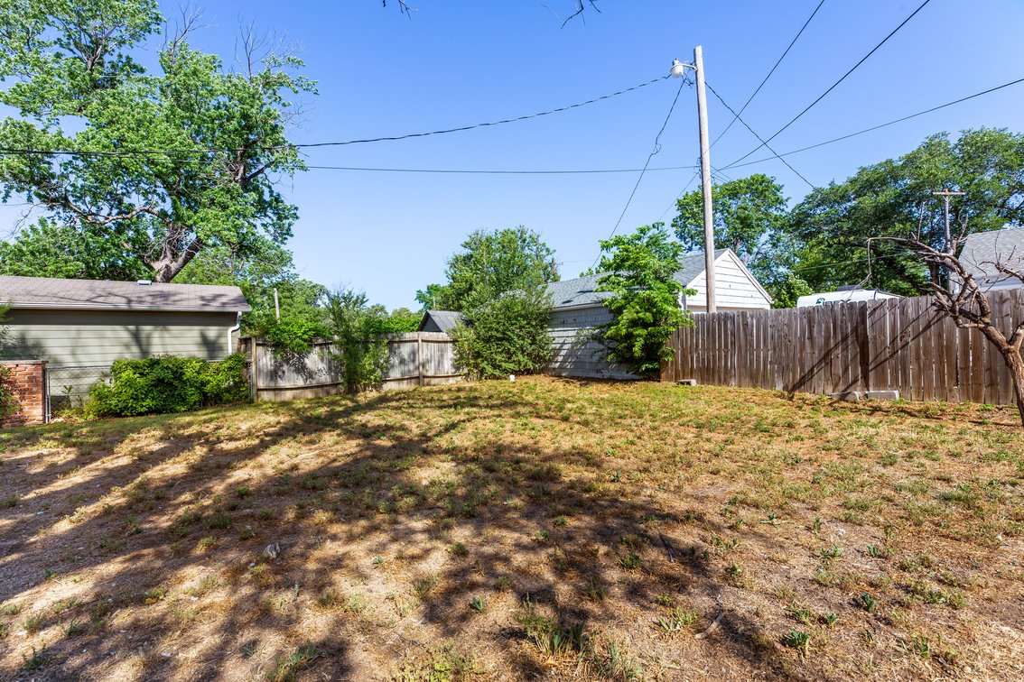 Image for 202 W 25th Ave, Hutchinson