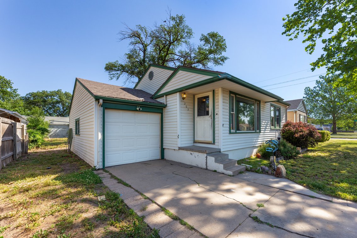 Image for 202 W 25th Ave, Hutchinson