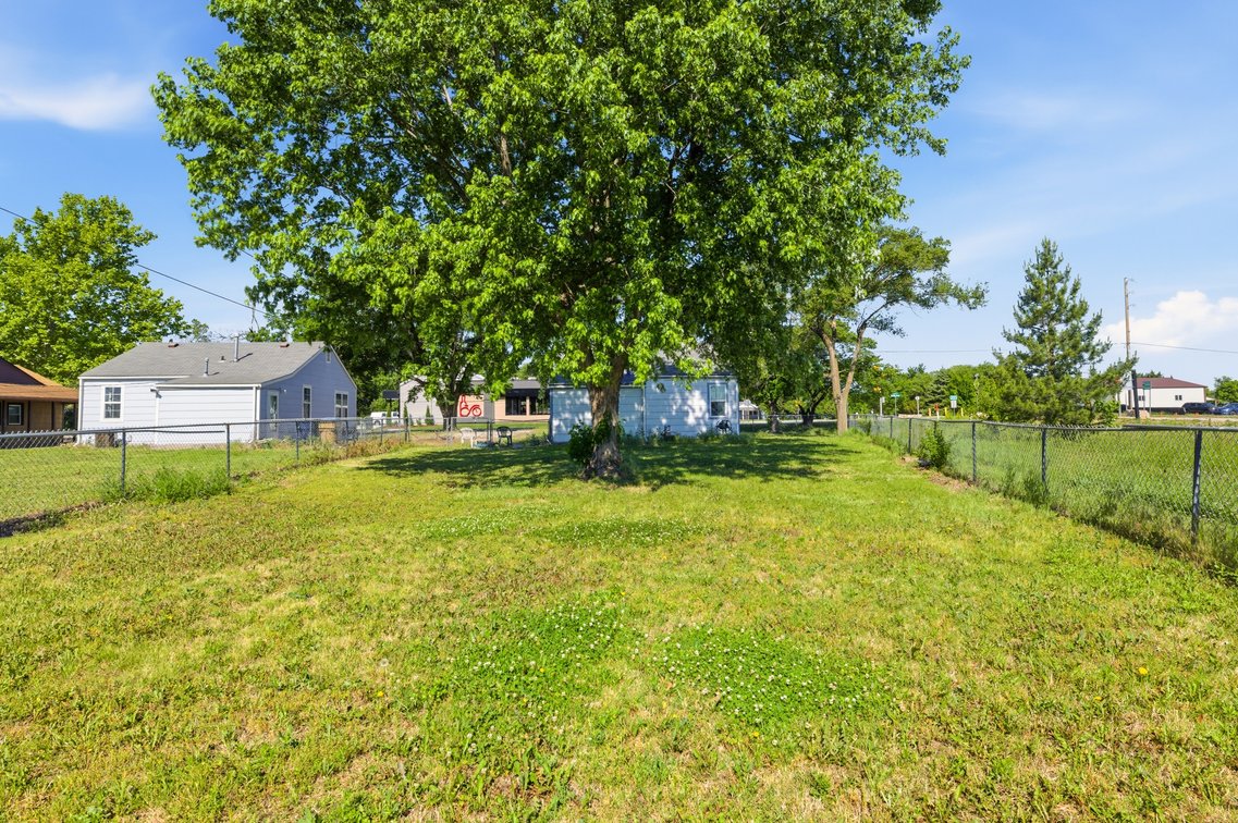 Image for 1540 N Andover Rd