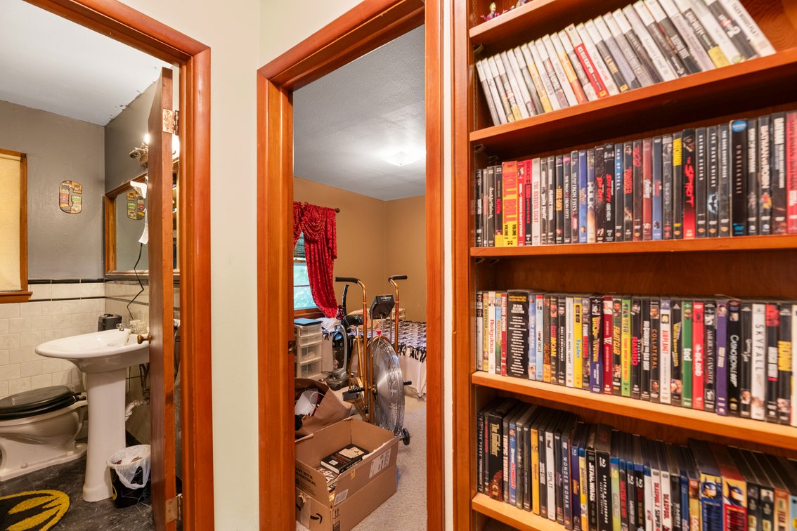 Image for 3532 S Seneca