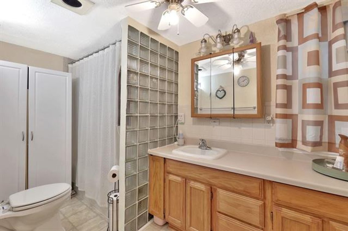 Image for 124 S Collingwood