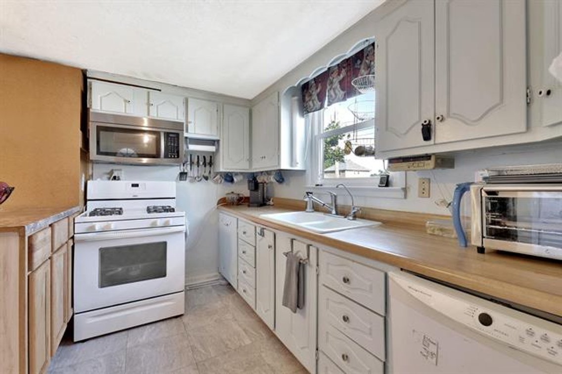 Image for 124 S Collingwood