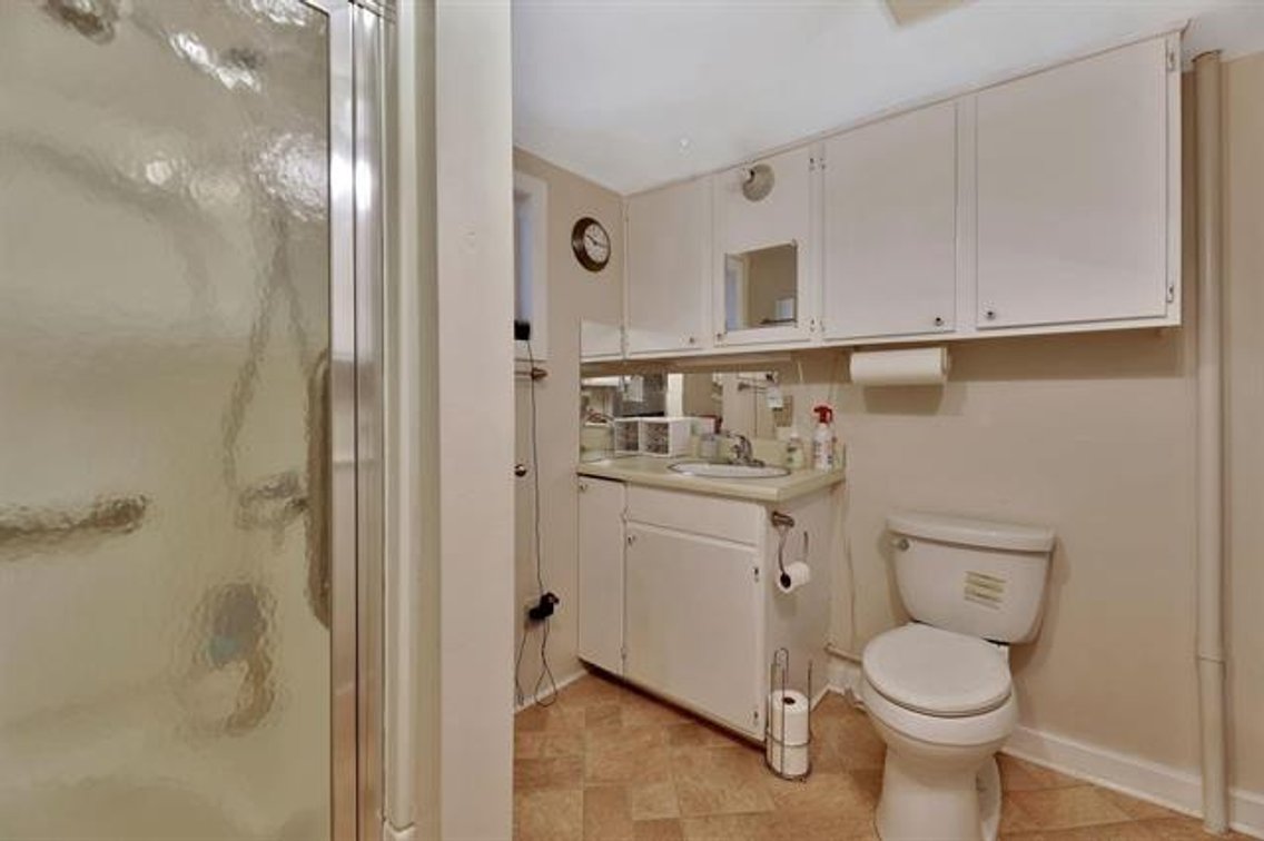 Image for 124 S Collingwood