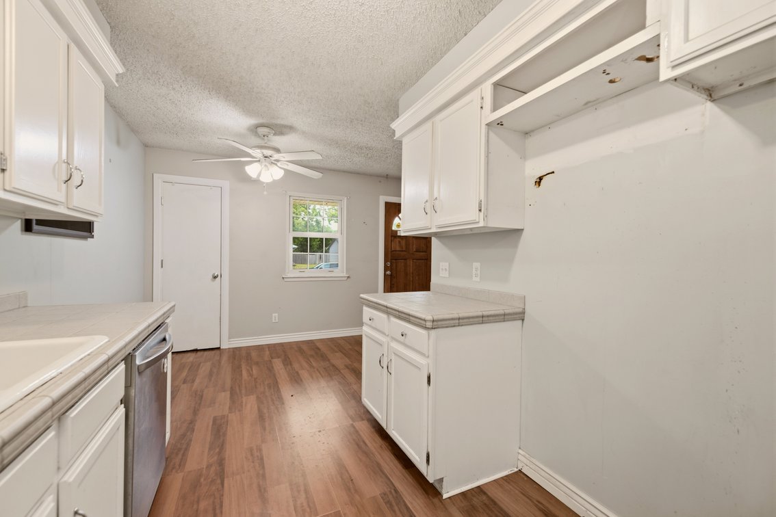 Image for 725 W Lockwood