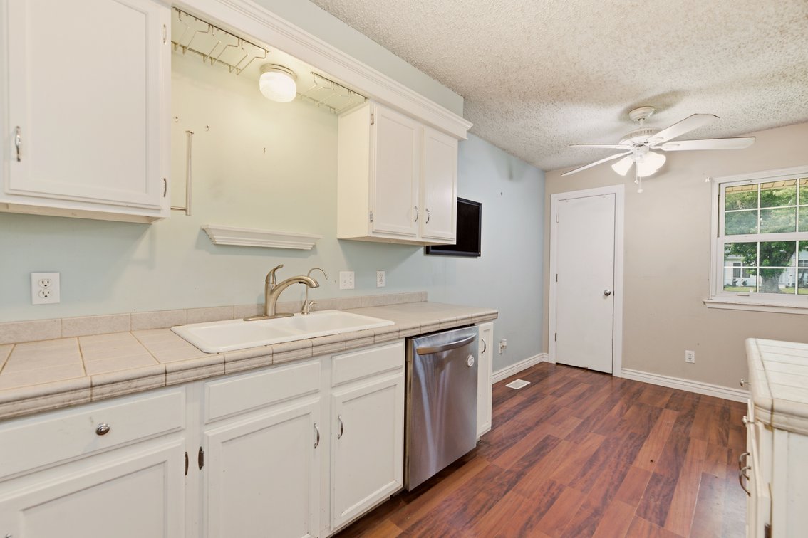 Image for 725 W Lockwood