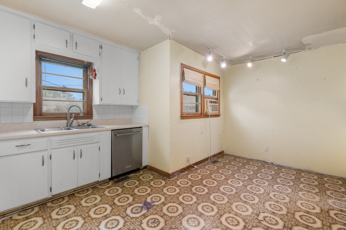 Image for 2732 S Greenwood Ave