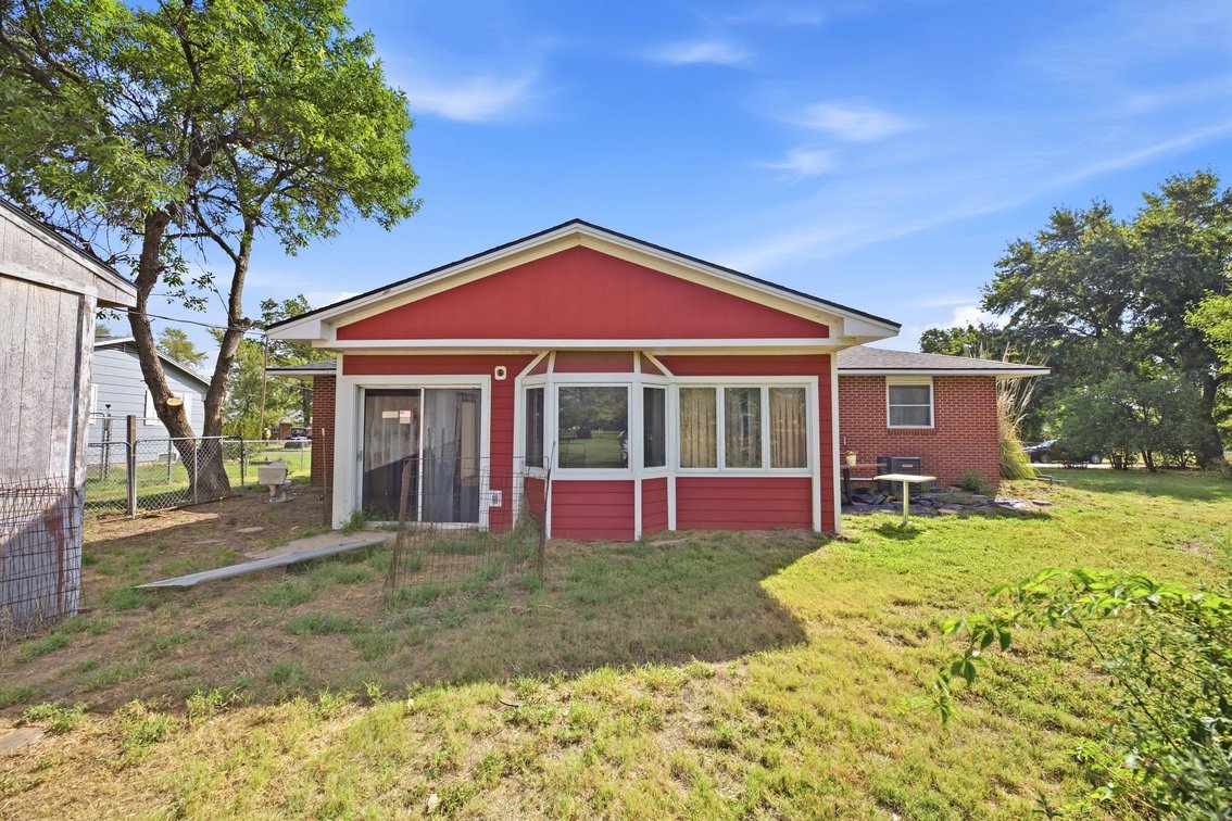 Image for 1711 James Street, Hutchinson