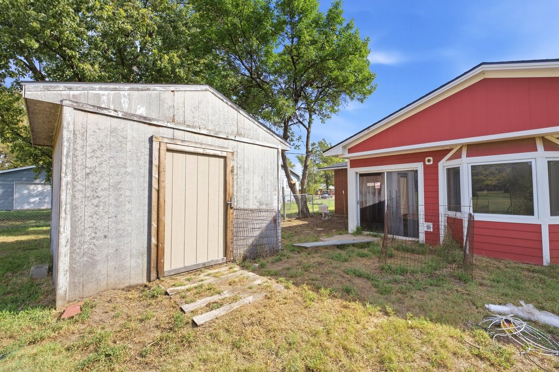Image for 1711 James Street, Hutchinson