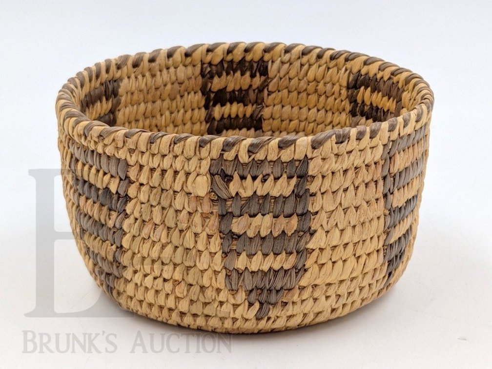PAPAGO WOVEN BASKET
