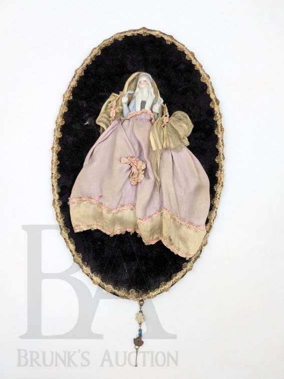 VICTORIAN HALF DOLL WALL HANGING