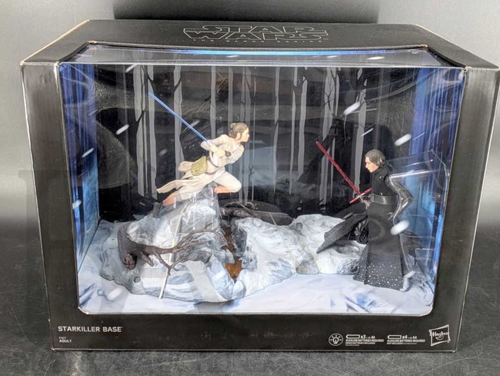 Star Wars Black Series Starkiller Base Rey vs Kylo Ren Hasbro Diorama Set