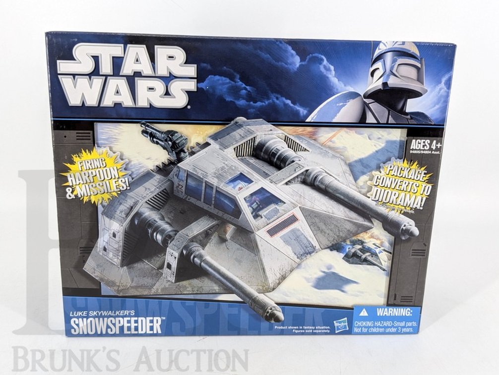 2009 Star Wars Luke Skywalker's Snowspeeder Hasbro Vehicle in Original Box