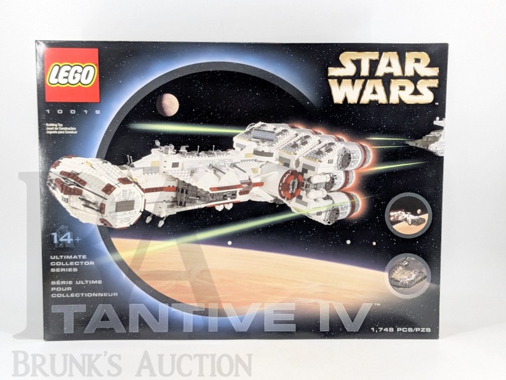 2001 LEGO Star Wars UCS Tantive IV 10019 Sealed 1748 Pieces Collector Set