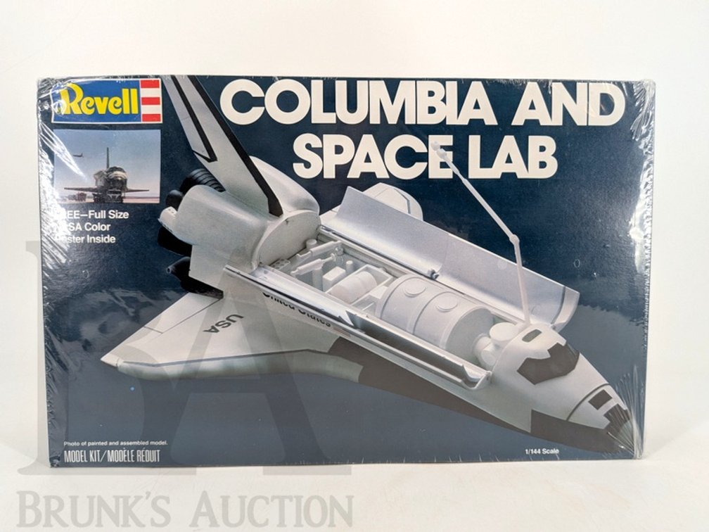 1981 Revell Columbia and Space Lab 1/144 Scale Model Kit Sealed with NASA Poster