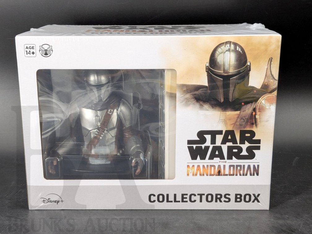 Star Wars The Mandalorian Collectors Box Set With Desk Organizer, Socks, Pint Glass