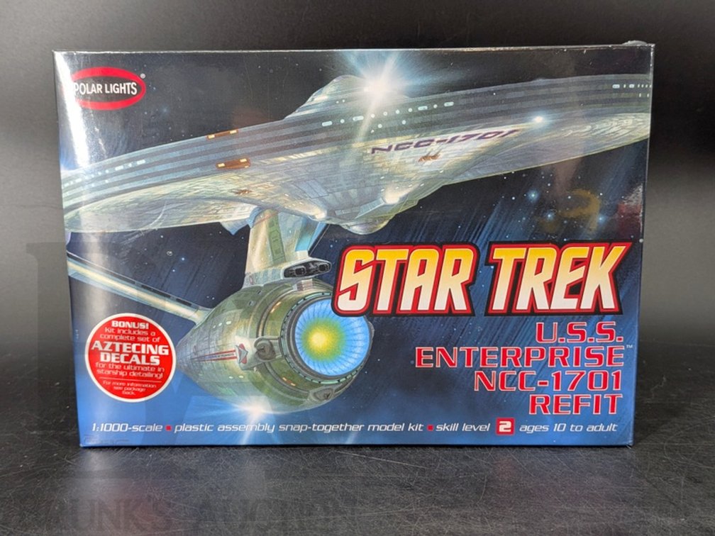 2009 Polar Lights Star Trek U.S.S. Enterprise NCC-1701 Refit 1:1000 Model Kit
