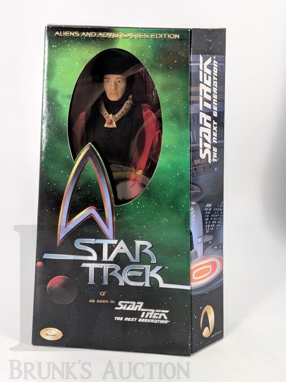 1999 Playmates Star Trek The Next Generation Q Figure in Box Aliens and Adversaries