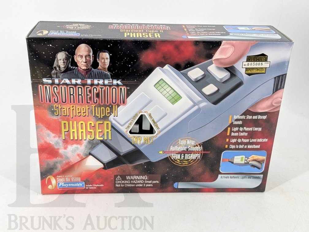 1998 Star Trek Insurrection Starfleet Type II Phaser Playmates, Collectors Series (1)