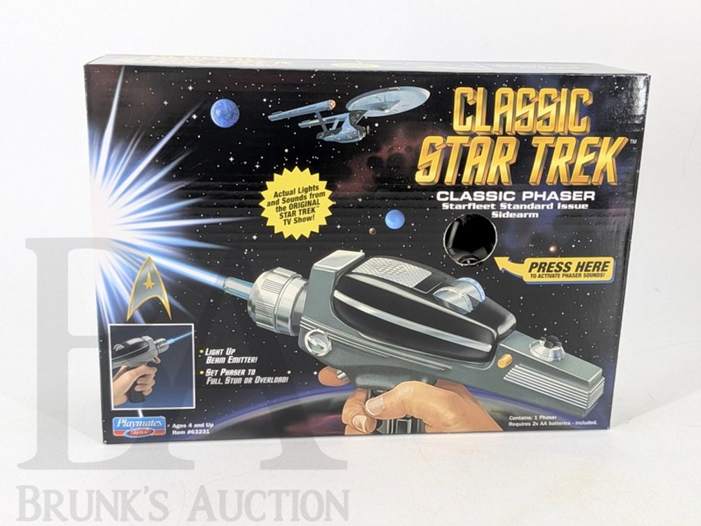 2022 Star Trek Classic Phaser Playmates 63231 Starfleet Standard Issue Sidearm in Box