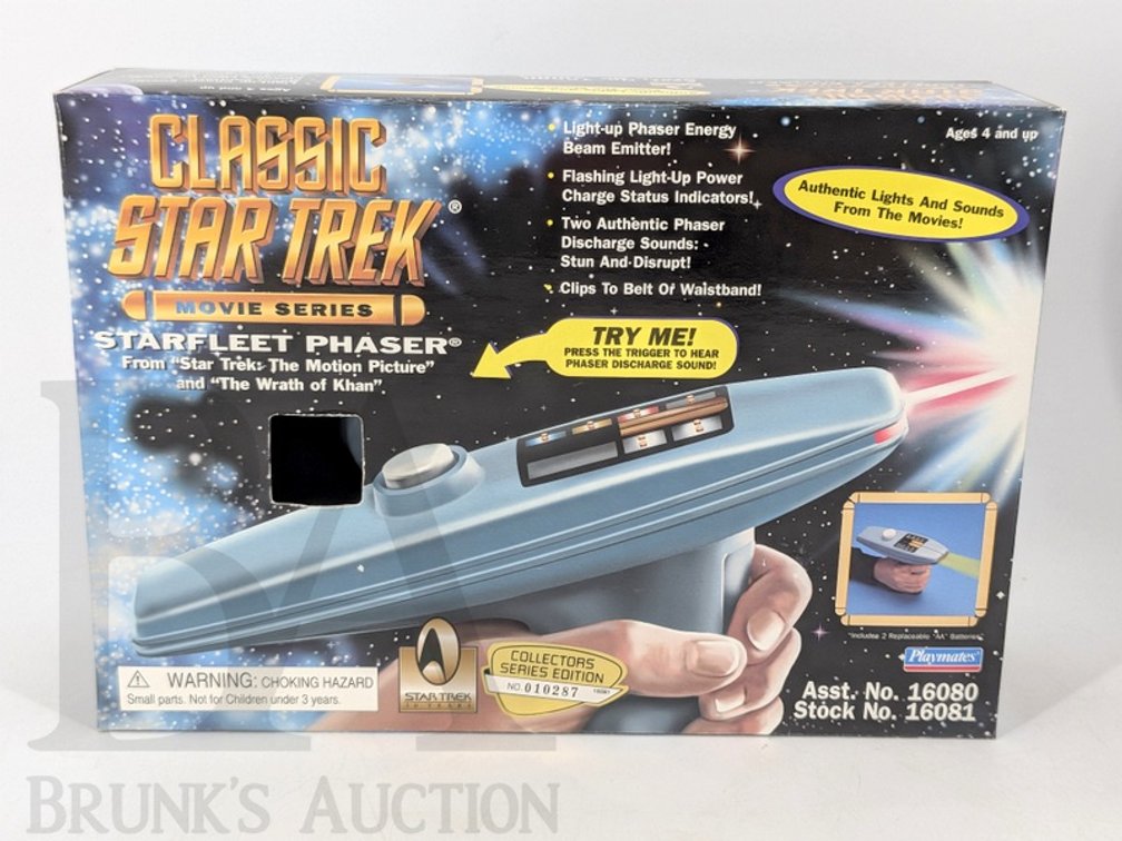 1996 Playmates Classic Star Trek Movie Series Starfleet Phaser in Original Box