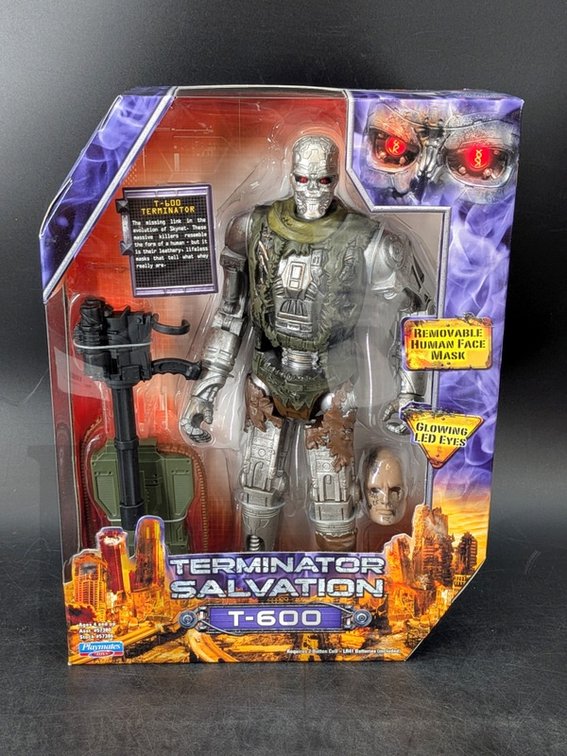 2009 Terminator Salvation T-600 Action Figure Playmates Removable Mask Glowing Eyes
