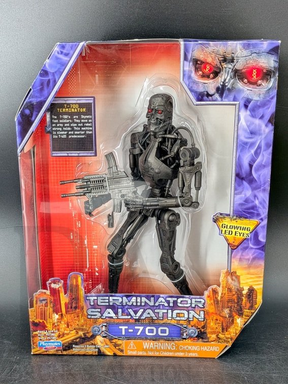 2009 Terminator Salvation T-700 Action Figure by Playmates Toys with Glowing LED Eyes