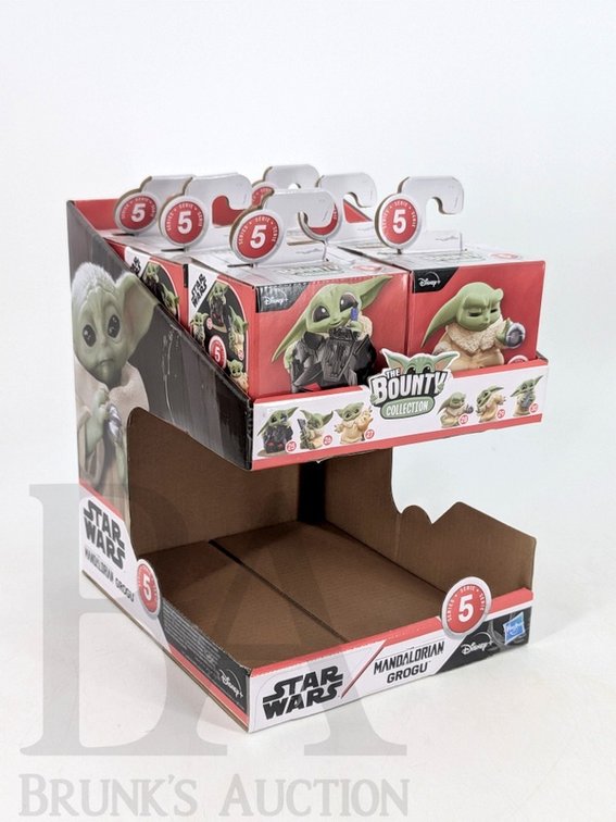 (6) 2022 Star Wars The Bounty Collection Series 5 Mandalorian Grogu Figures w/ Display