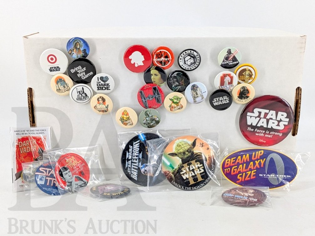 Assortment Star Wars & Star Trek Pinback Buttons 1986-2015 Lucasfilm Disney Paramount