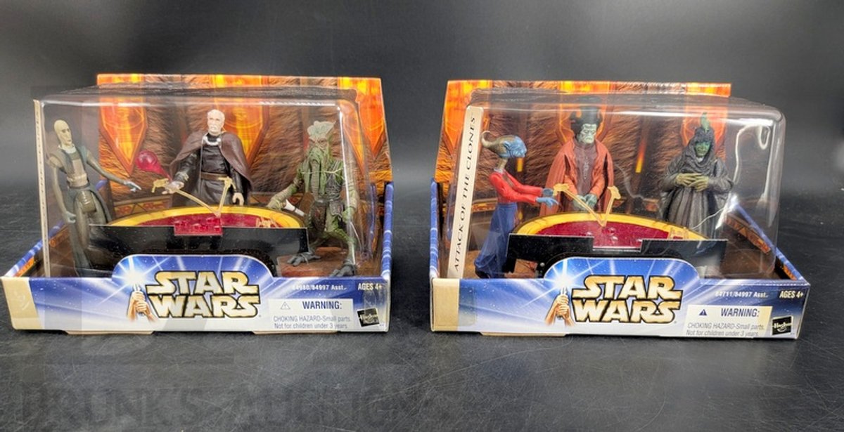 (2) 2003 Star Wars Geonosian War Room Action Figure Sets Hasbro Attack of the Clones