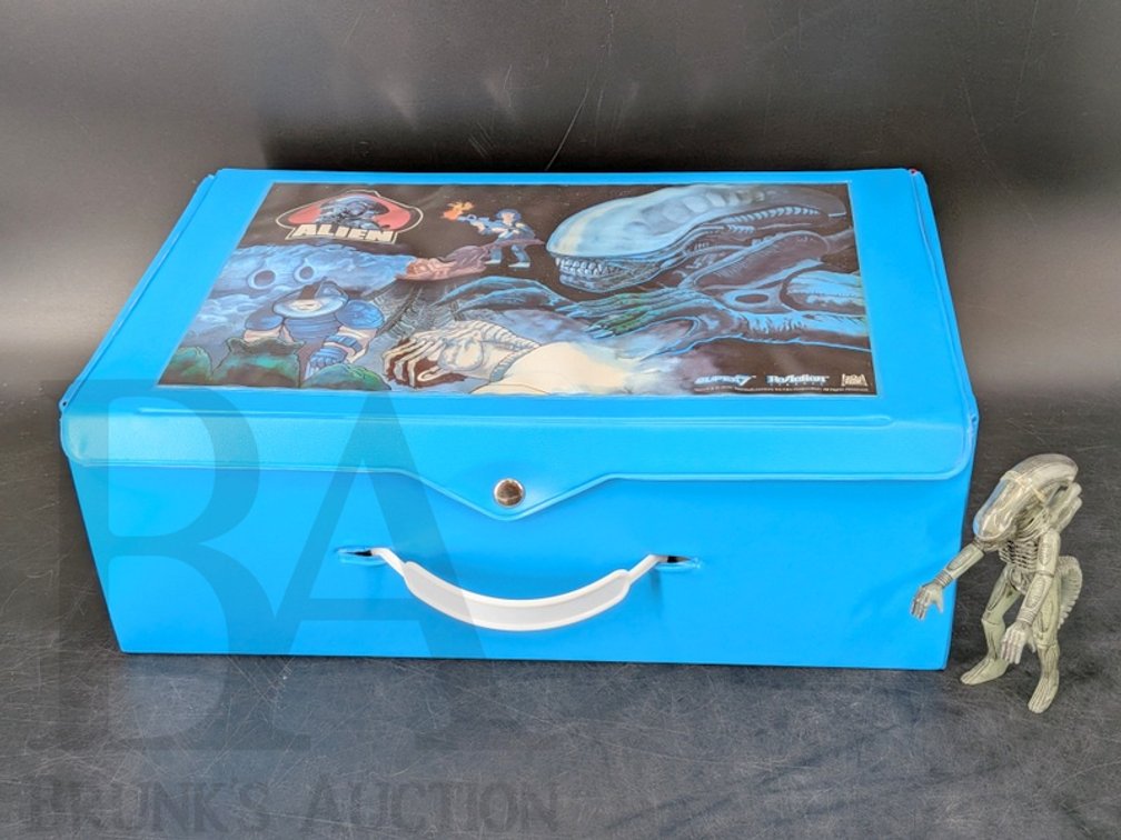 2016 Super7 Alien ReAction Figures Collector Case with Glow-in-the-Dark Alien Figure