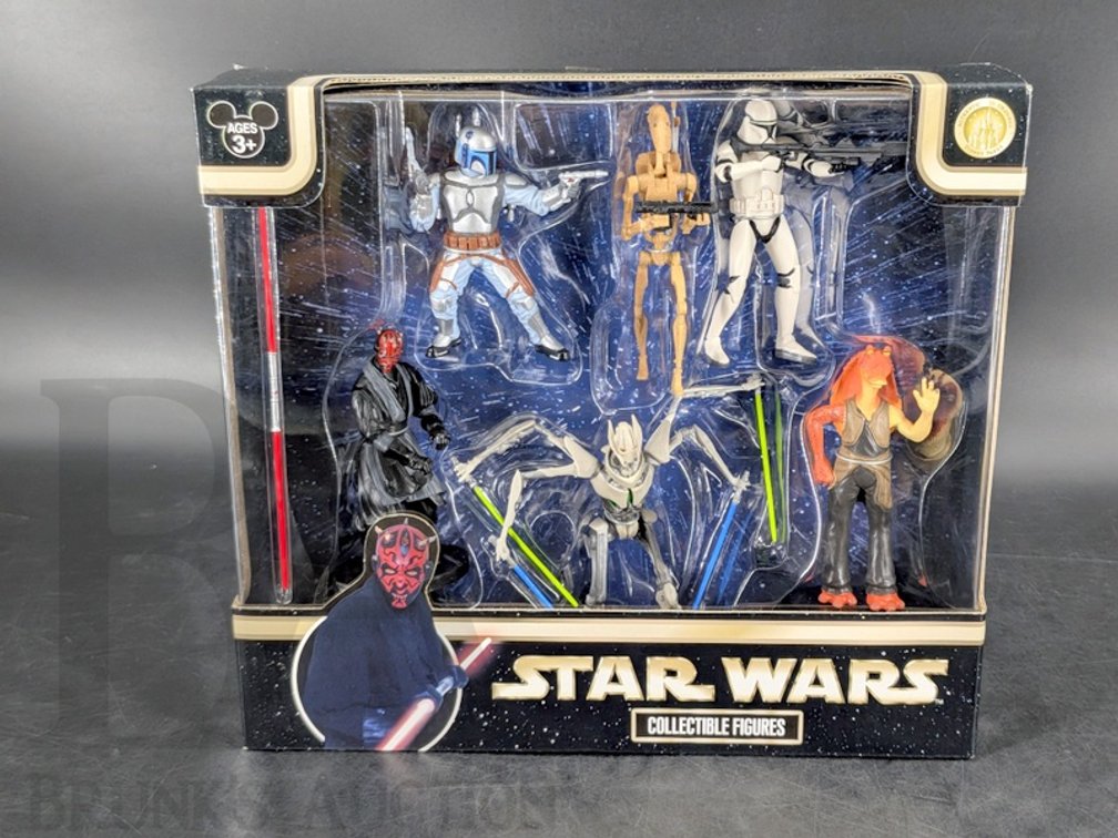 2010 Star Wars Collectible Figures Set Disney Parks Exclusive in Original Box