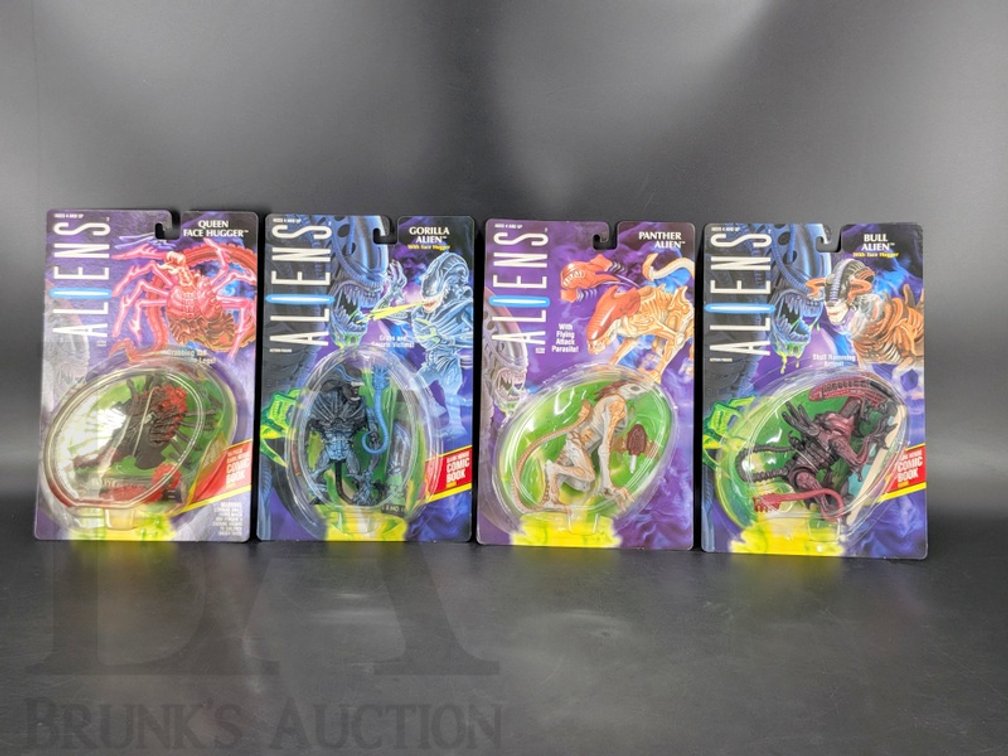 (4) 1992 Kenner Aliens Action Figures Bull Panther Gorilla Queen Face Hugger NIB