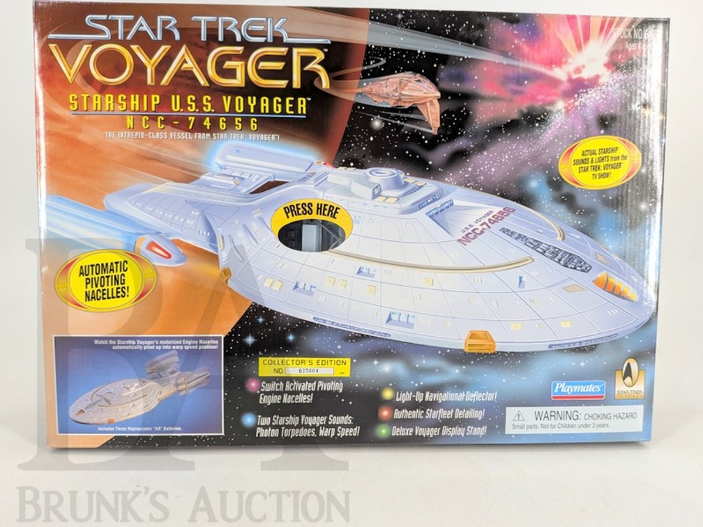 1995 Star Trek Voyager U.S.S. Voyager NCC-74656 Playmates Collector's Edition 025604