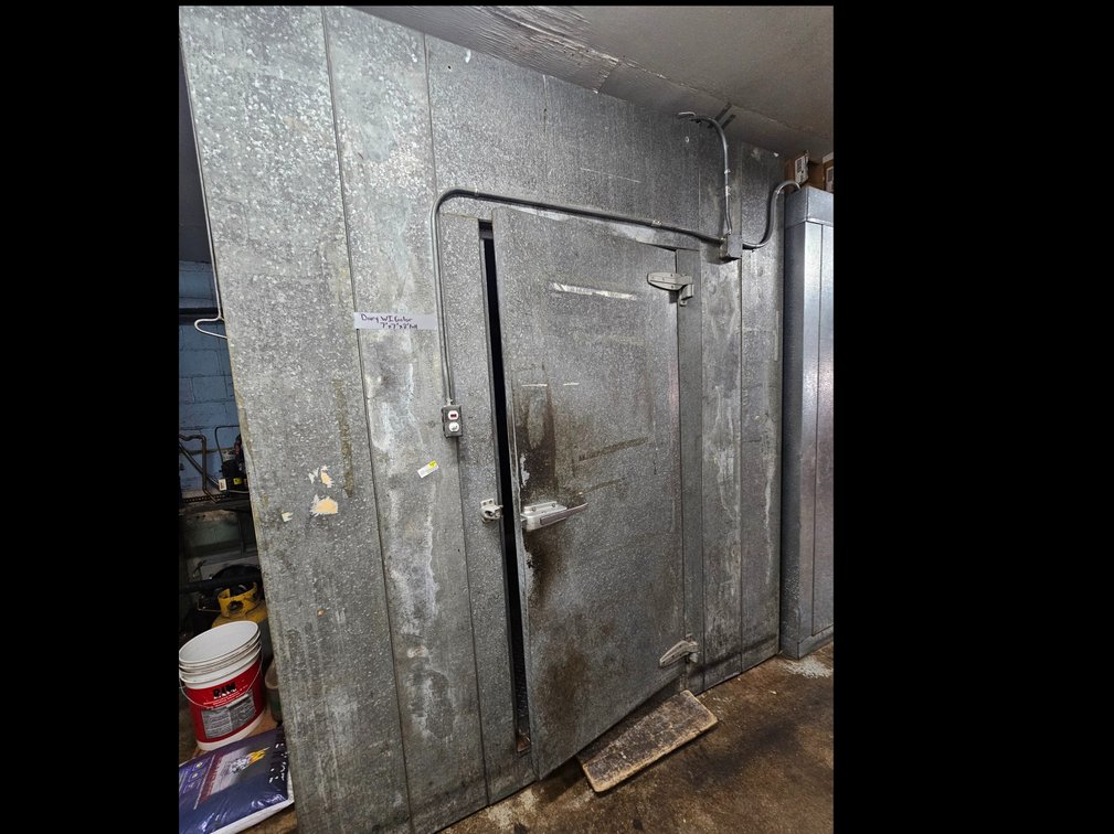 Bangor 7'x7'x8' Commercial Dairy Walk-In Cooler