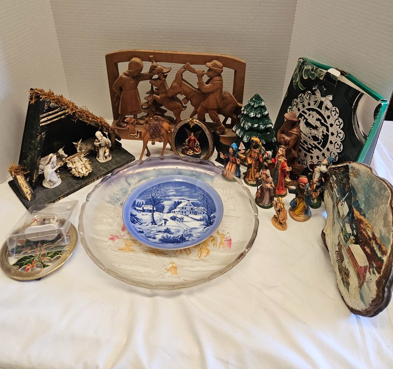 Mixed Holiday Decor & Collectibles Lot