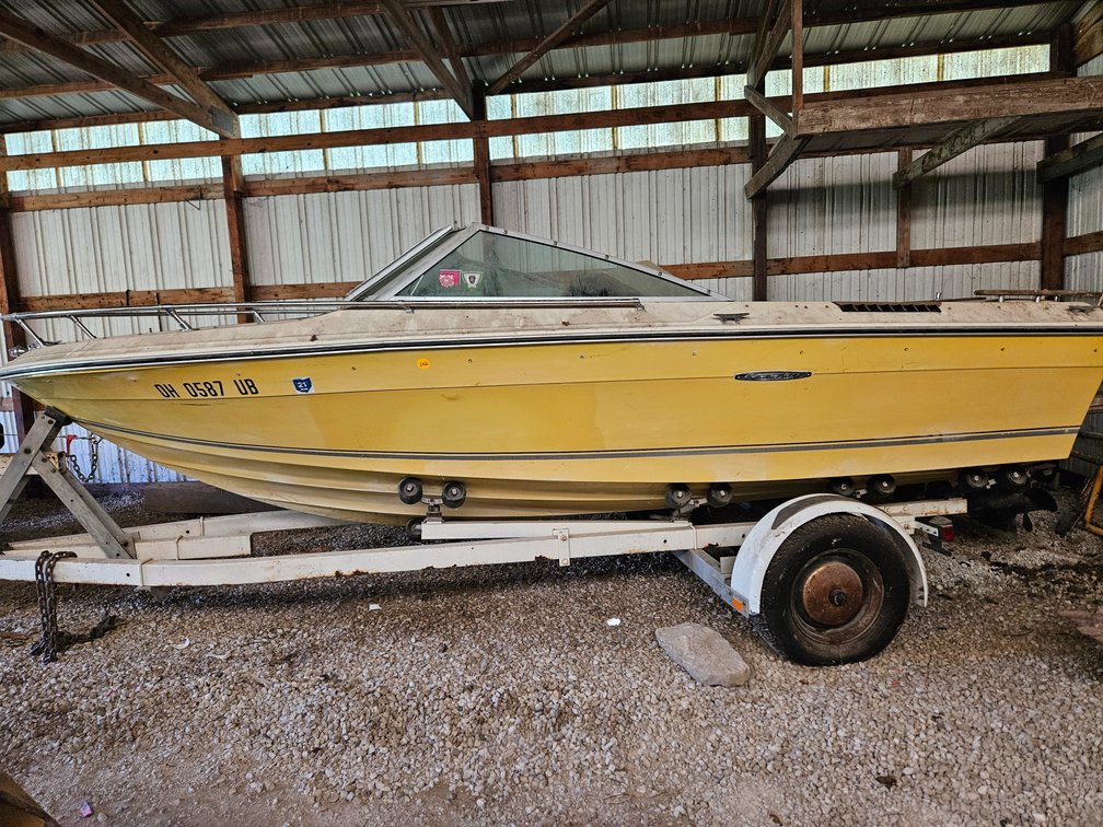 Sea Ray V-187 Boat & Single-Axle Trailer