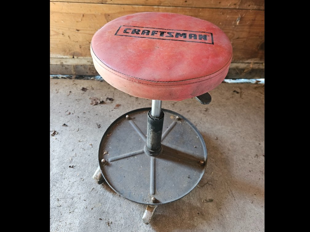 Craftsman Pneumatic Rolling Mechanic's Stool