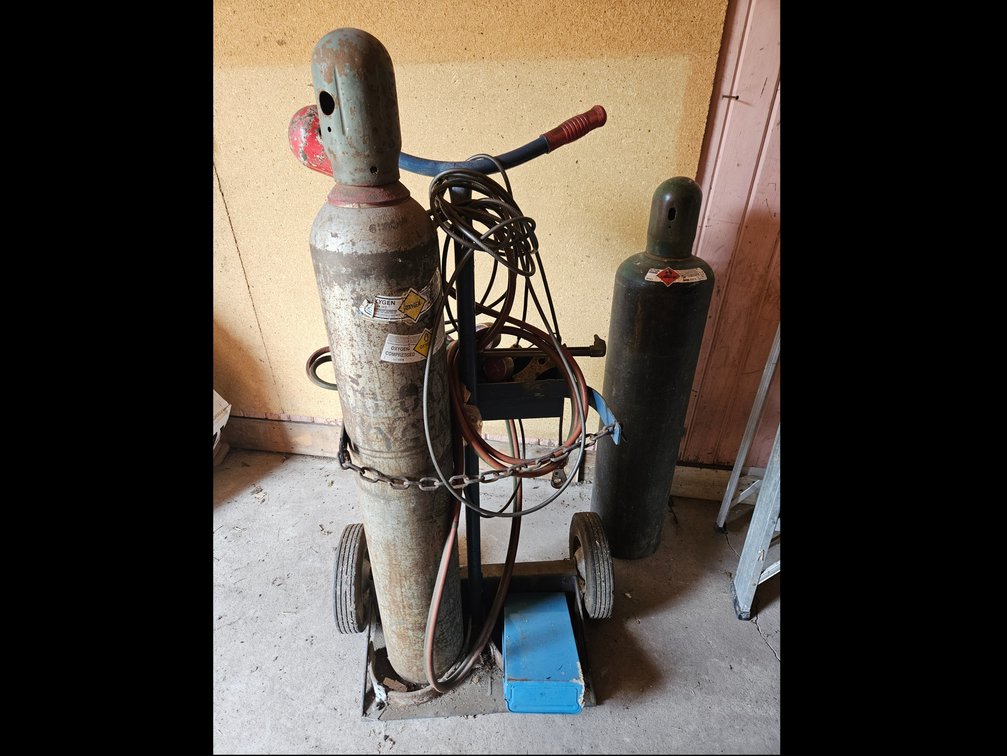 Oxy-Acetylene Welding Cart 2 Gas Cylinders