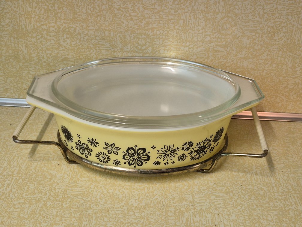 RARE PYREX Promo 1-1/2 Qt Casserole 045 With Lid Pressed Flowers Yellow